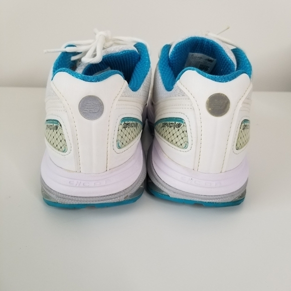 New Balance 1540v2 Athletic Running Sneakers Size 8 White with Blue Bell - Picture 3 of 11